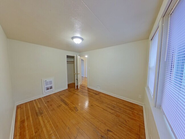 Building Photo - Glacier Tri-Plex