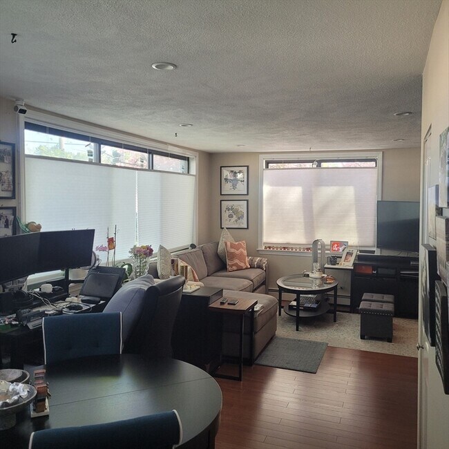 Building Photo - 935 Washington St