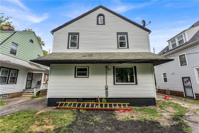Building Photo - 3186 E 137th St