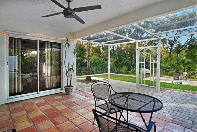 Building Photo - 12207 77th Pl N