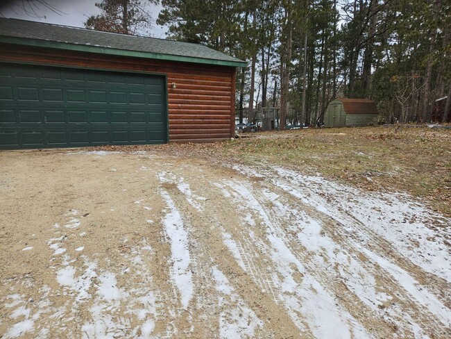 Building Photo - Cozy Cabin on the Old Silver Lake