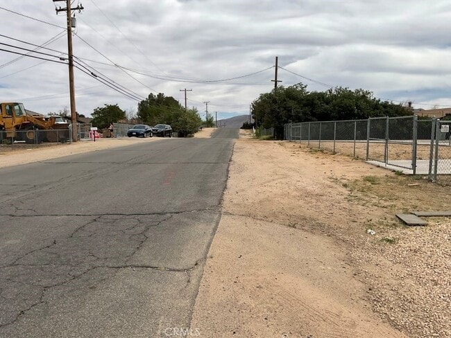 Building Photo - 17965 Live Oak St