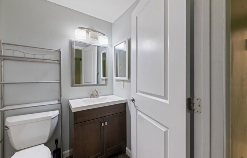 Building Photo - 33 Plaza Village Rd