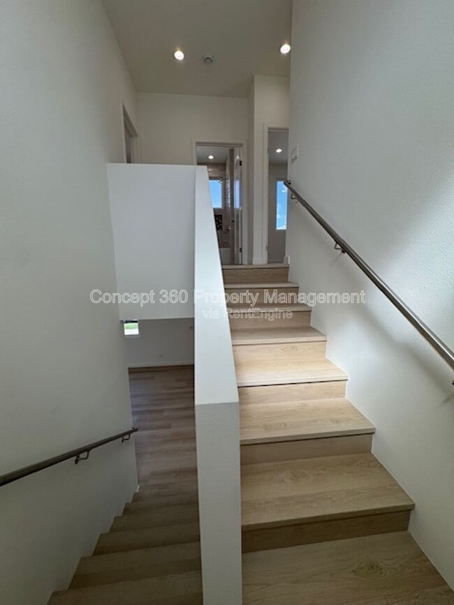 Building Photo - 6168 Briercrest Ave