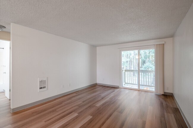 Building Photo - St. Johns 1 bedroom 1 bath in park-like setting.