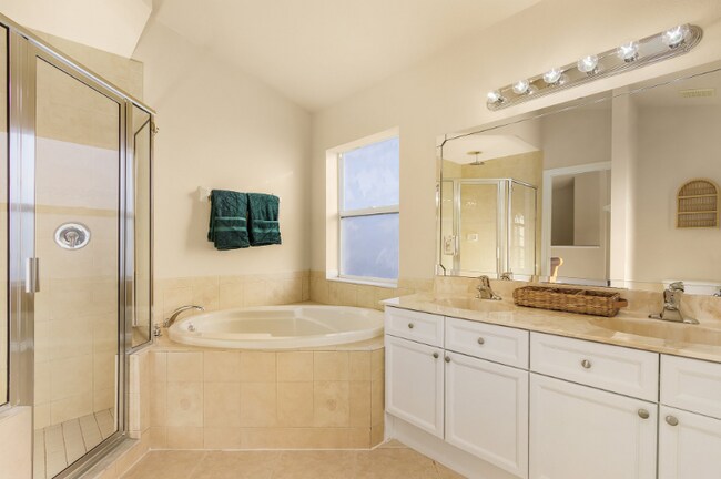 Building Photo - 205 SE 4th Pl