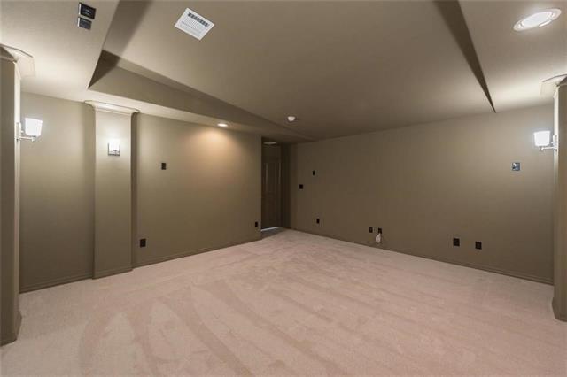 Building Photo - 560 Thoroughbred Ave