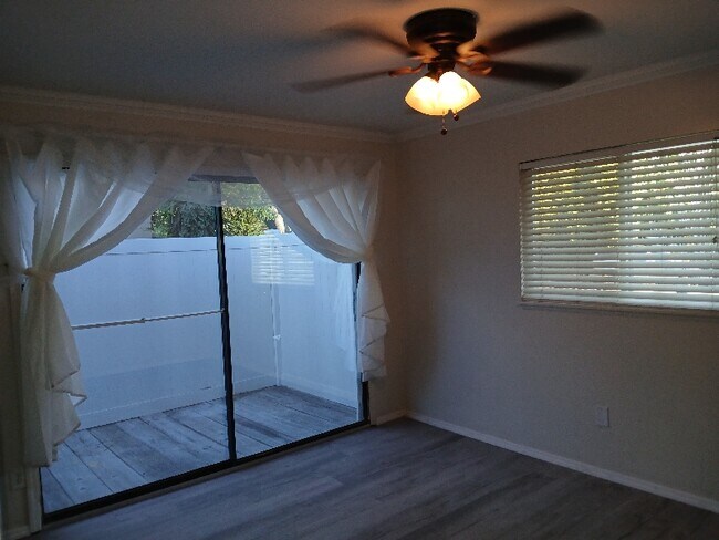 Building Photo - 6100-6104 4th Ave S