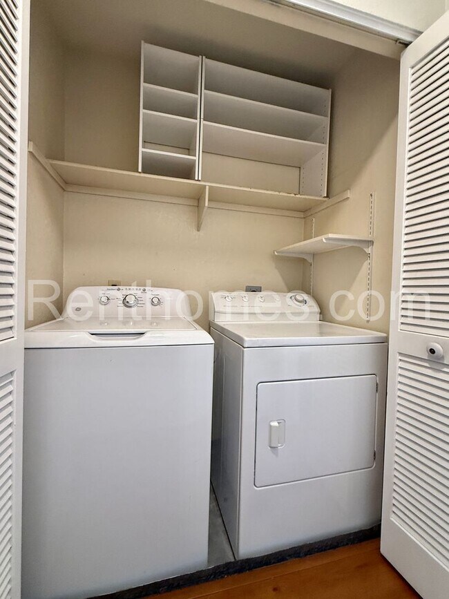 Building Photo - 11263 Avenida De Los Lobos