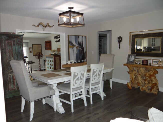 Building Photo - Charming 3-Bed, 2-Bath Pool Home in Desirable Winter Springs