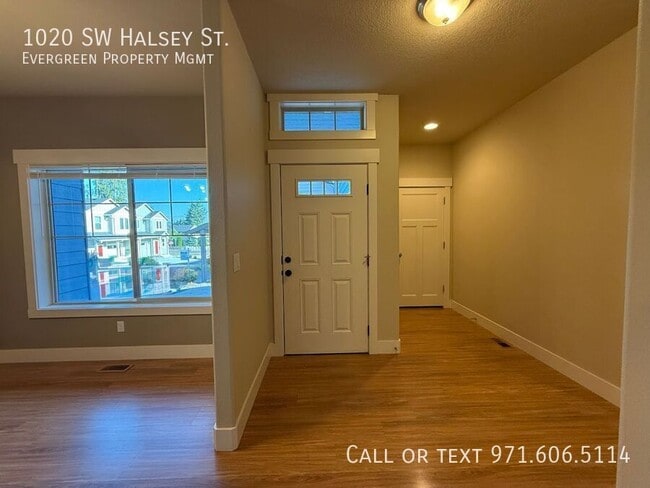 Building Photo - 1020 SW Halsey St