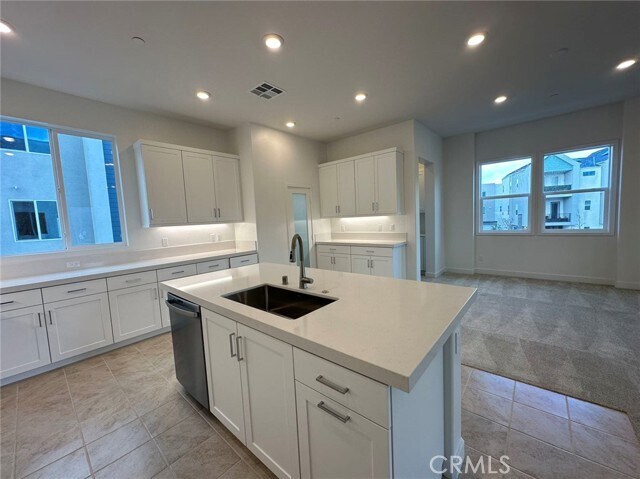 Building Photo - 206 Sash