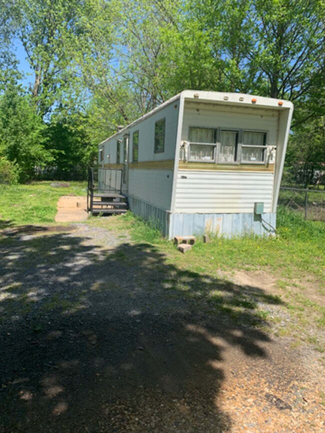 Building Photo - Renovated 2-Bed, 1-Bath Camper