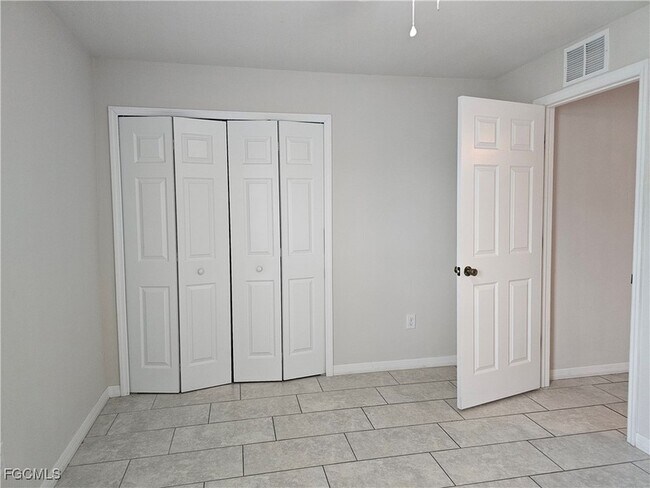 Building Photo - 545 SE 4th Terrace