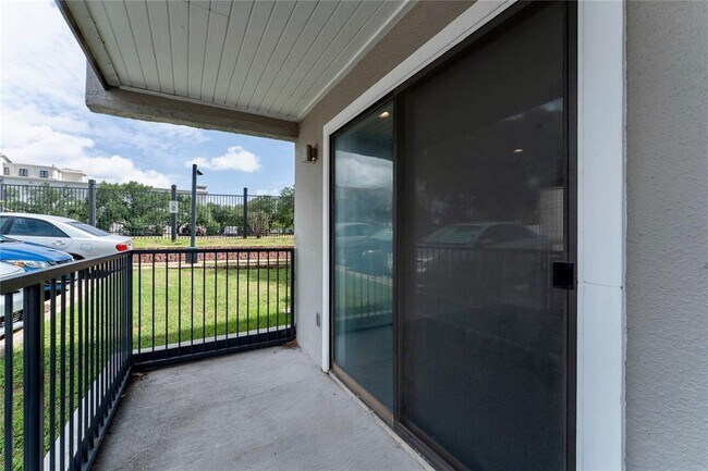 Building Photo - 935 La Posada Dr