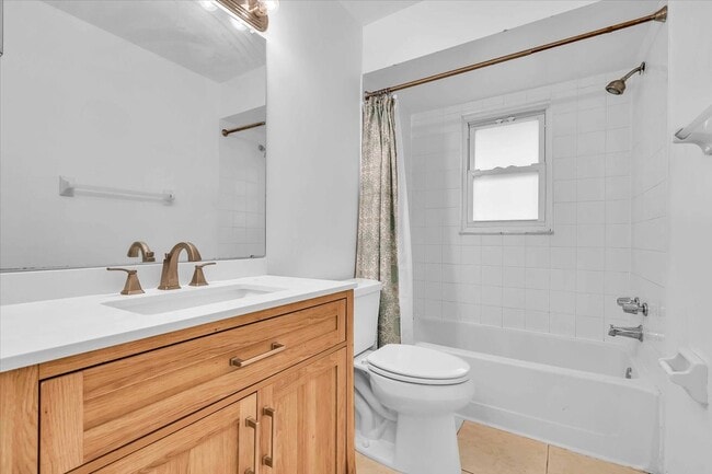 Building Photo - 5852 Brickell Dr