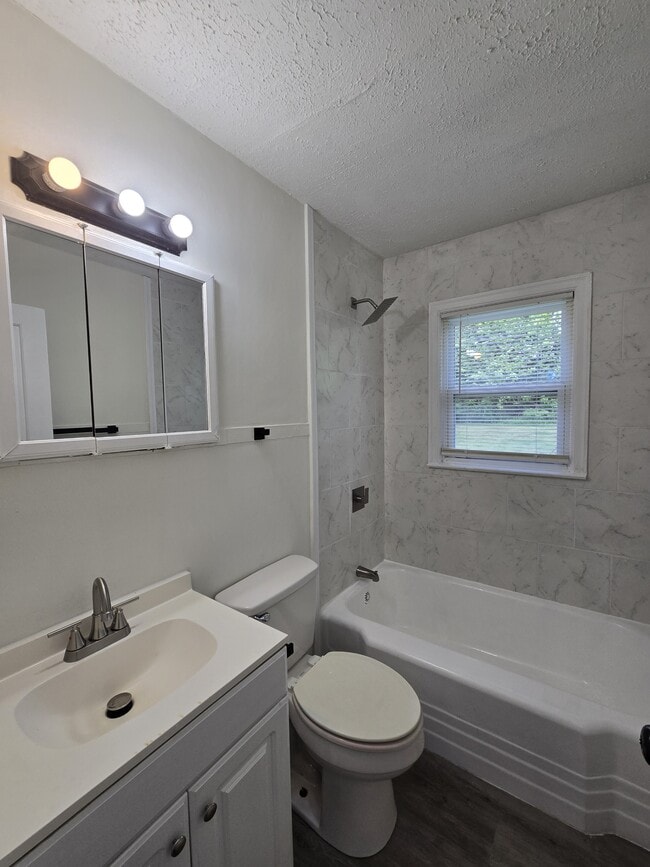 Building Photo - 1040 N Volutsia