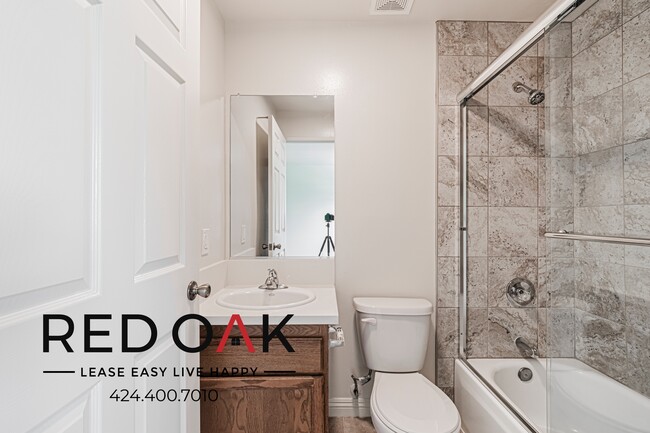 Building Photo - 4651 Cahuenga Blvd