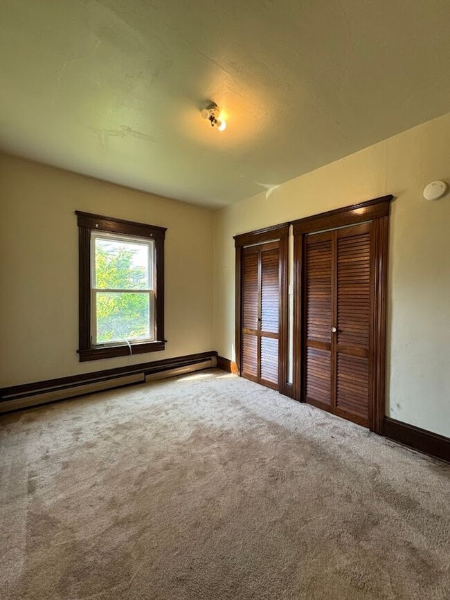 Building Photo - ?No Security Deposit?2 bedroom available in Kingston!