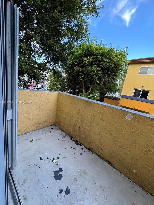 Building Photo - 8249 SW 149th Ct