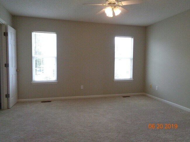 Building Photo - Quail Hollow