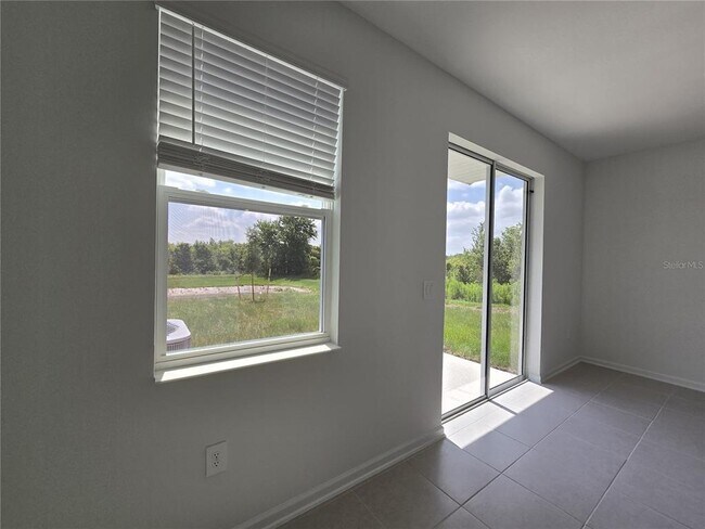Building Photo - 3062 Chantilly Dr