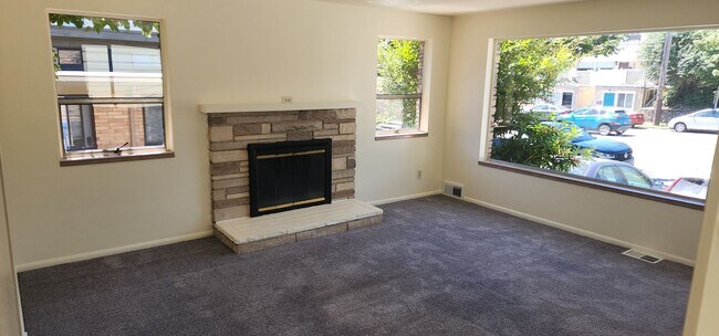 Building Photo - 15t7544