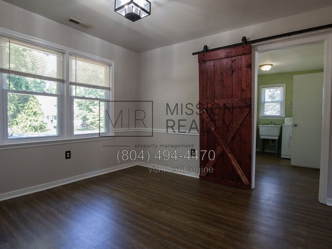 Building Photo - 7750 Robinwood Dr