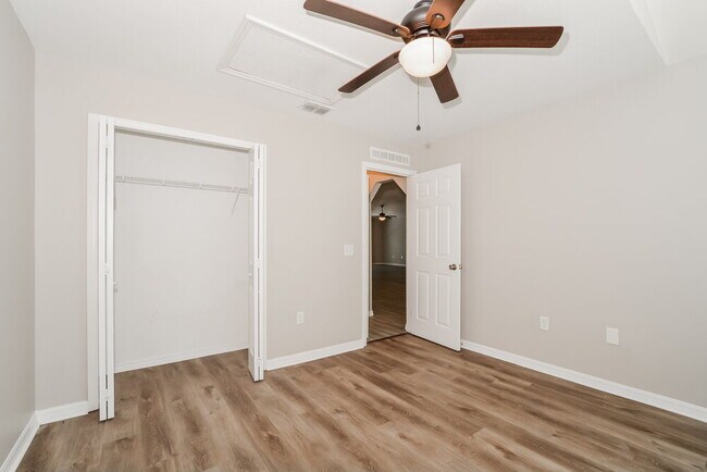 Building Photo - 1504 Sterns Dr