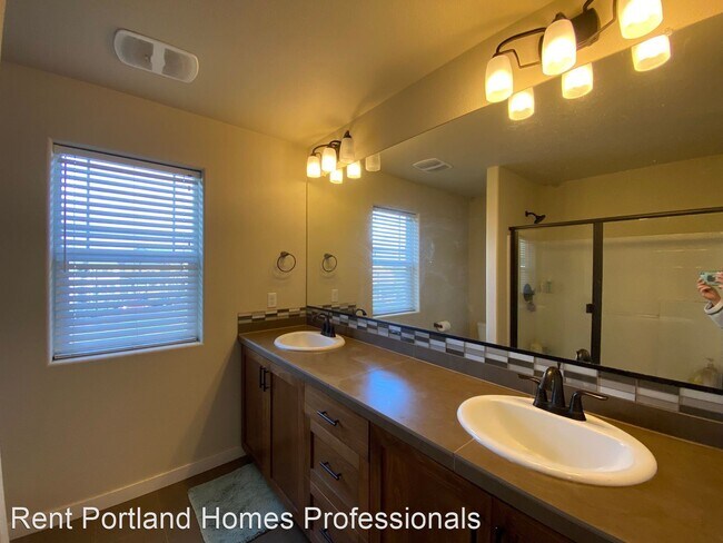 Building Photo - 4 br, 2.5 bath House - 10868 SW Stockholm ...