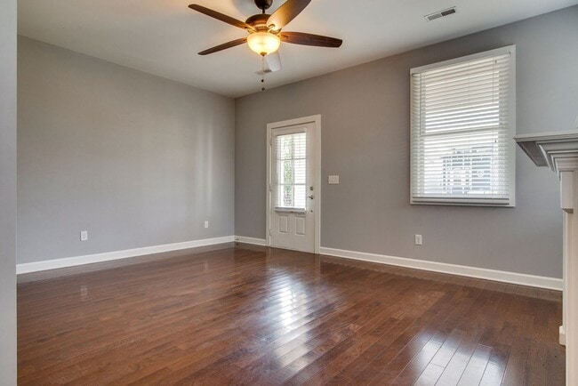 Building Photo - 3 bed 2.5 bath in Germantown, 1 Car Garage, Fenced Yard