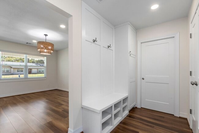 Building Photo - 10218 Moorberry Ln