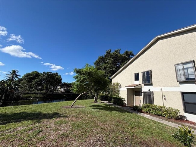 Building Photo - 709 Gardens Dr