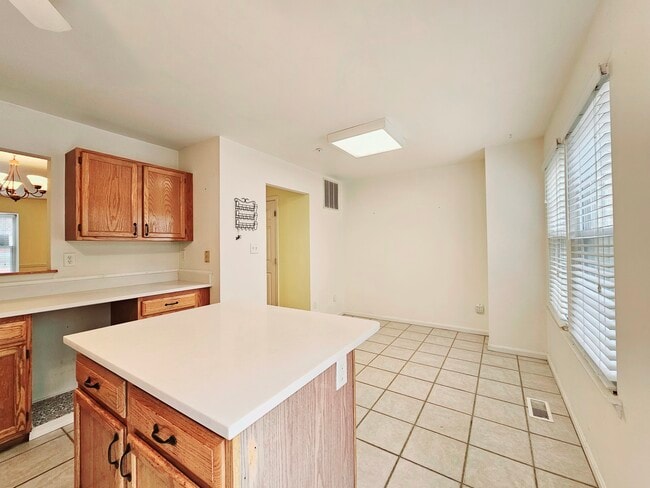 Building Photo - 435 Oakton Way