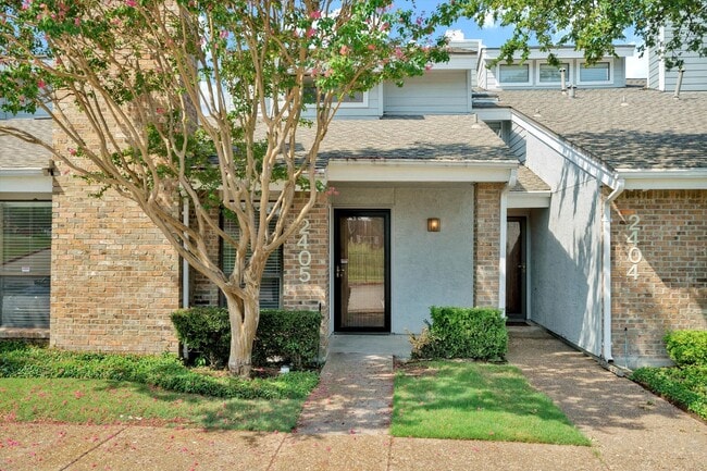 Primary Photo - Lovely and Well maintained 2 bedroom & 2.5...