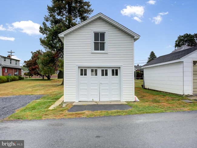 Building Photo - 557 N Franklin St