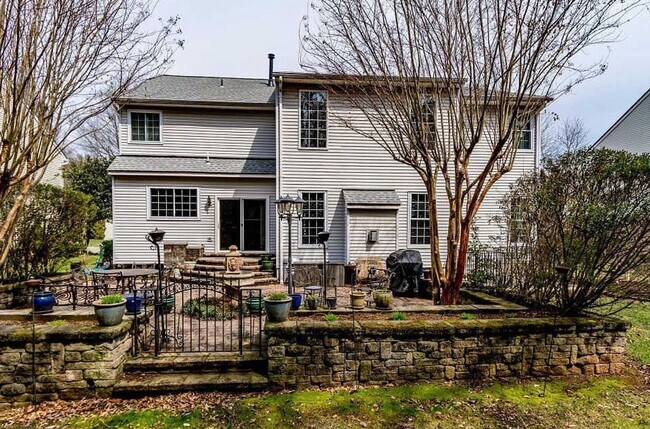 Building Photo - Gorgeous 4,000sqft  5-bed 3.5-bath Home near Chantilly Economic corridor