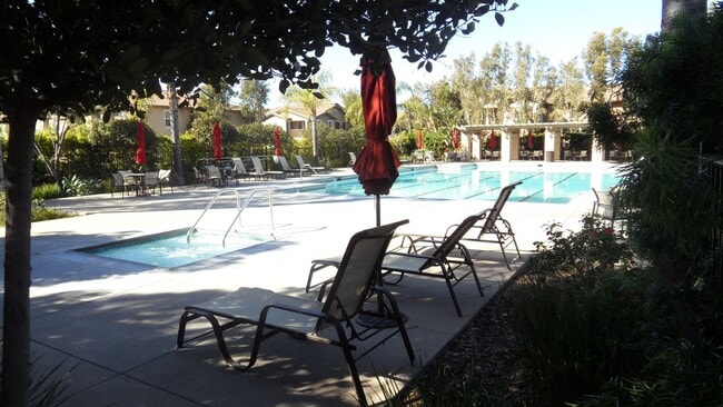 Building Photo - 3BR 2.5 BA 2 Story Home with 2 Car Garage