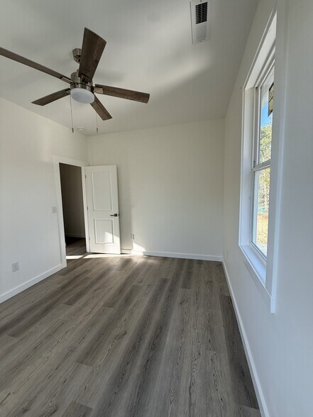 Building Photo - 631 Morreene Rd