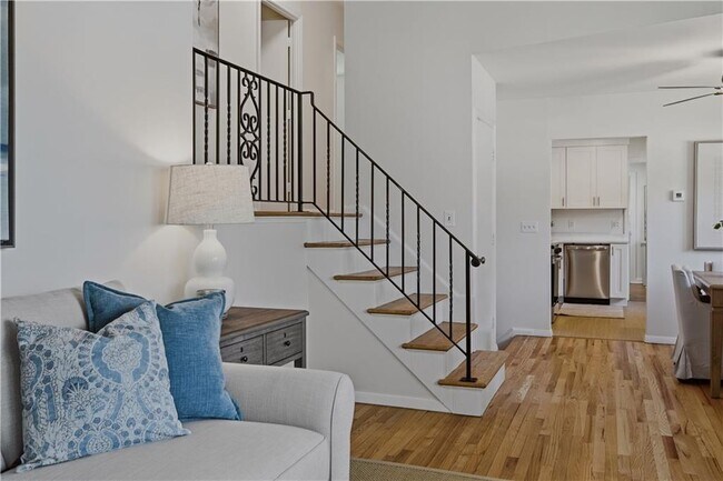 Building Photo - 117 Canonchet Dr