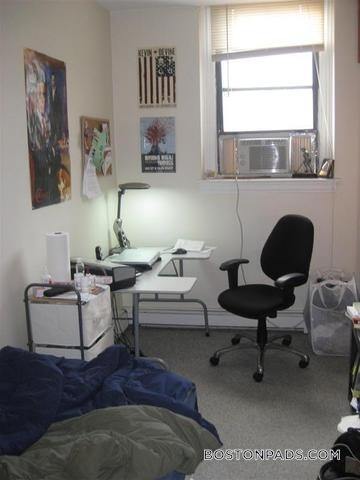 Building Photo - 448 Park Dr