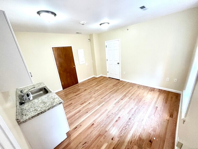 Building Photo - 135 W Main St