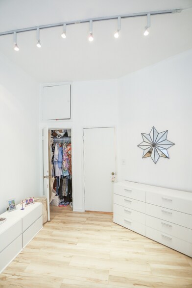 Building Photo - 1750 N Wells St