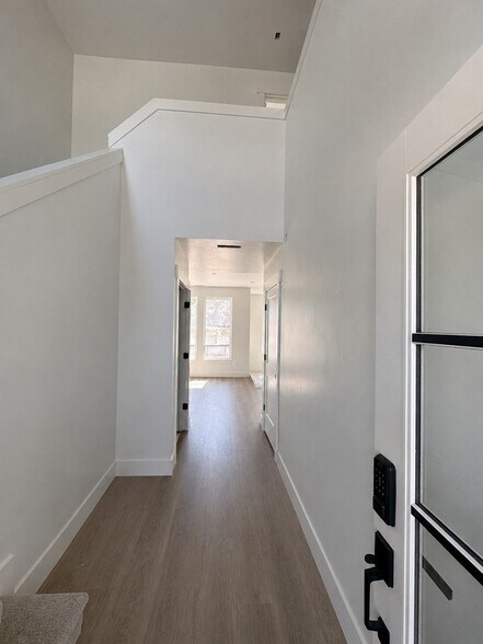 Building Photo - 1537 S 600 E