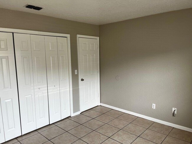 Building Photo - 354 Pearlwood St