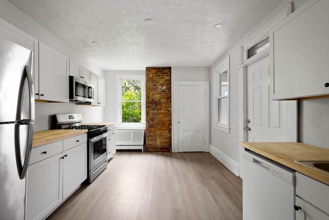 Building Photo - 346 39th St