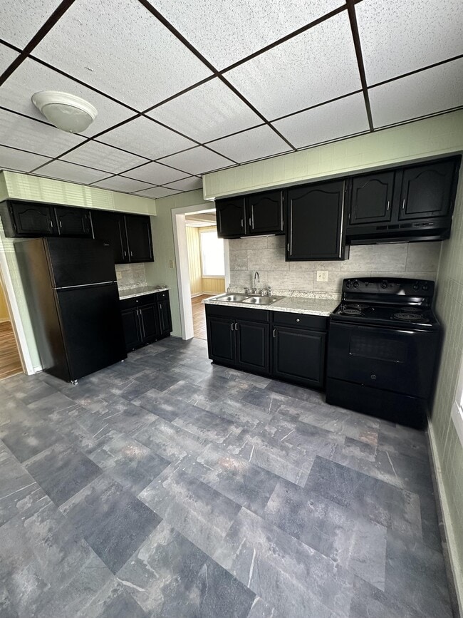 Building Photo - 906 Gompers Ave