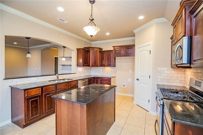 Building Photo - 2955 N Raven Ln