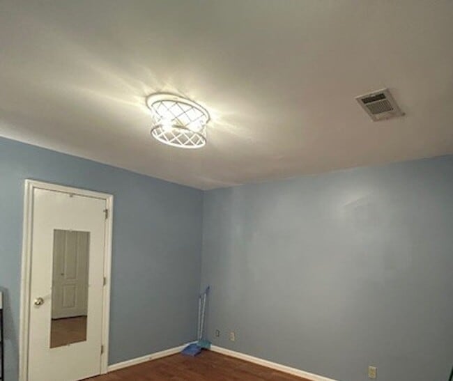 Building Photo - Two Bedroom 2 Bath Townhome