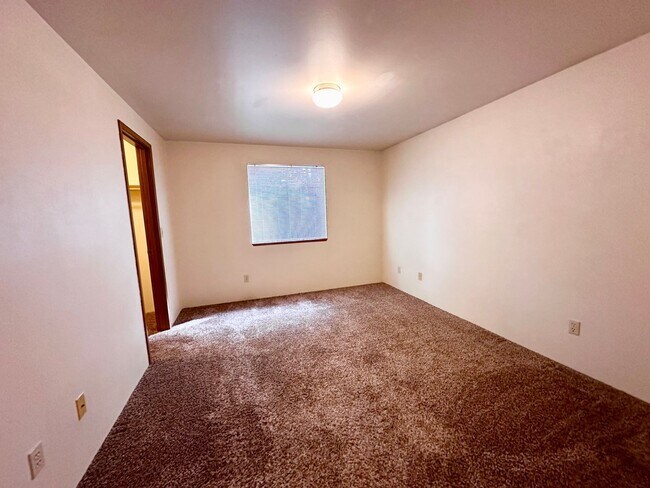 Building Photo - 808 Juniper Ave